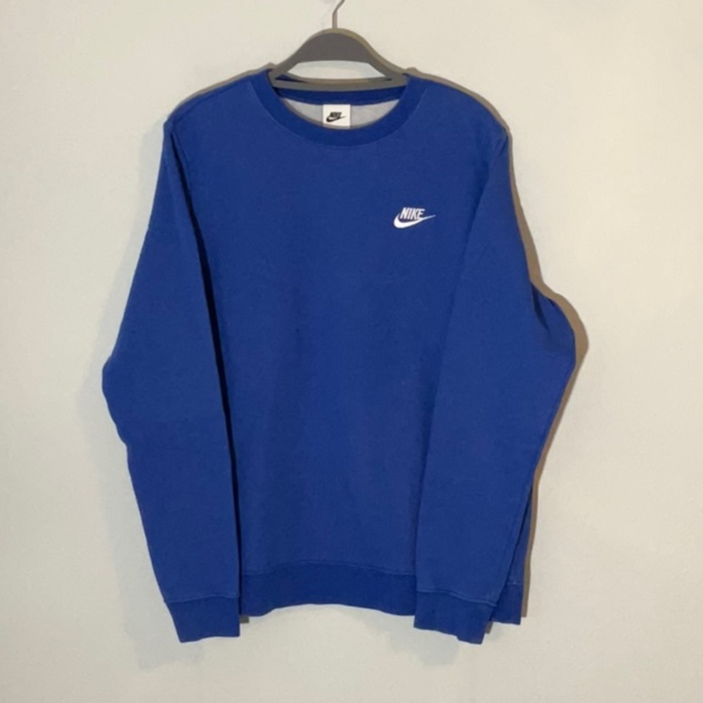 Nike “Brilliant Blue” sweatshirt athletic cut.
(12.24.75EB)